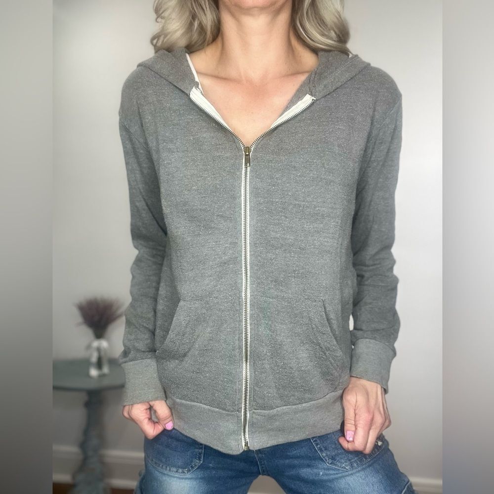 Ocean Drive Women’s Gray Zip Hoodie with Front Pockets